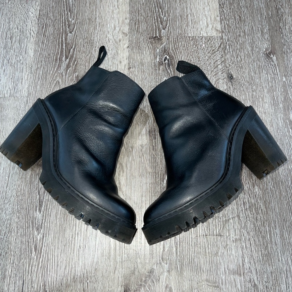 Dr. Martens Magdalena women's heeled ankle boots